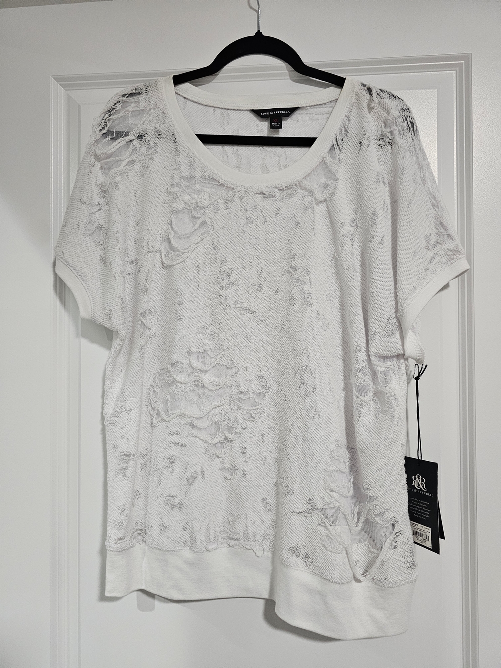 Rock & Republic White Distressed Short Sleeve Knit Top
